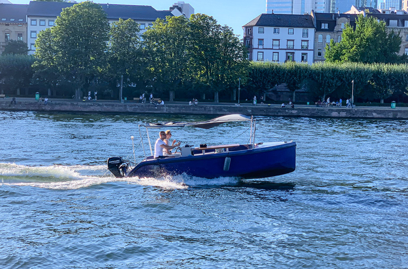 Boot selber fahren & Candle Light Dinner Frankfurt für 2