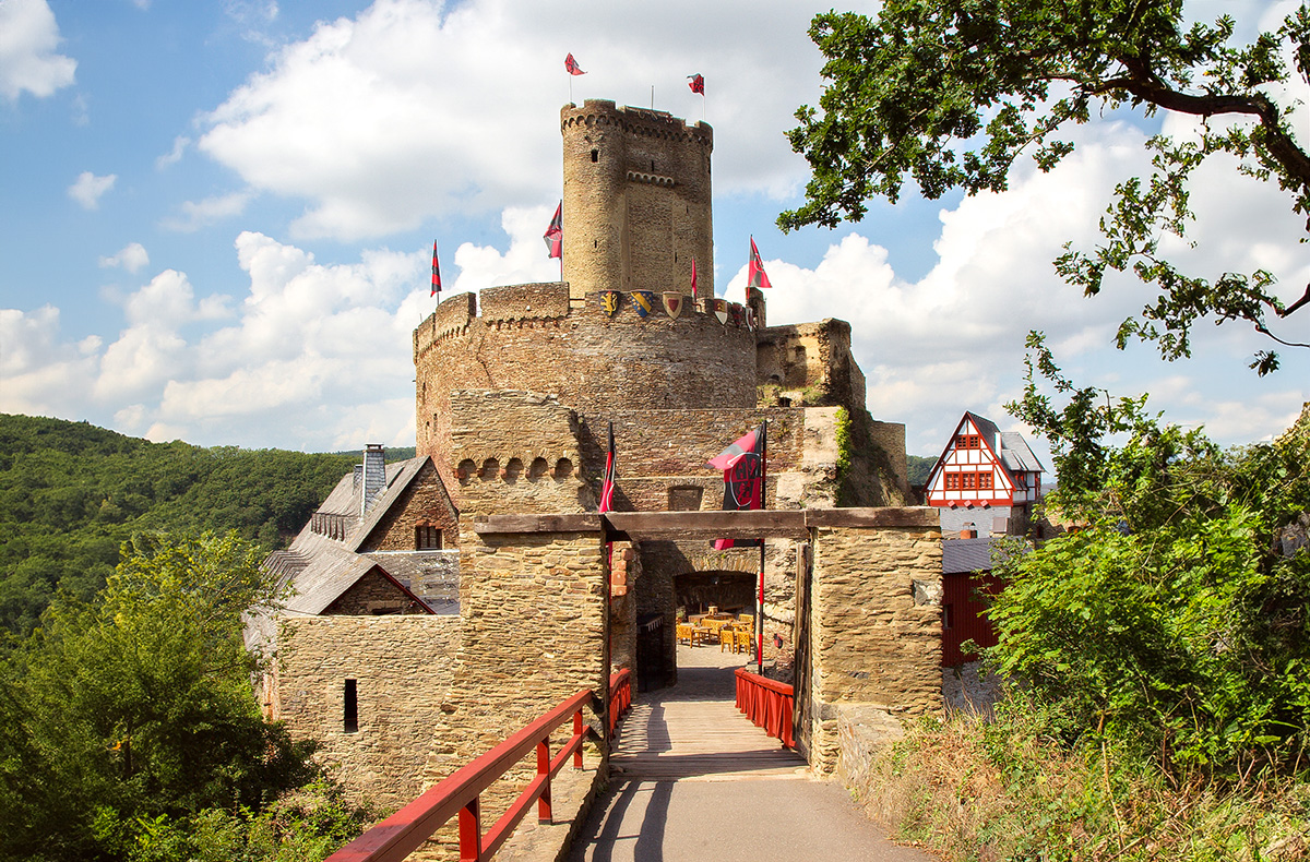 Mittelalter-Krimi & Dinner auf der Burg bei Koblenz