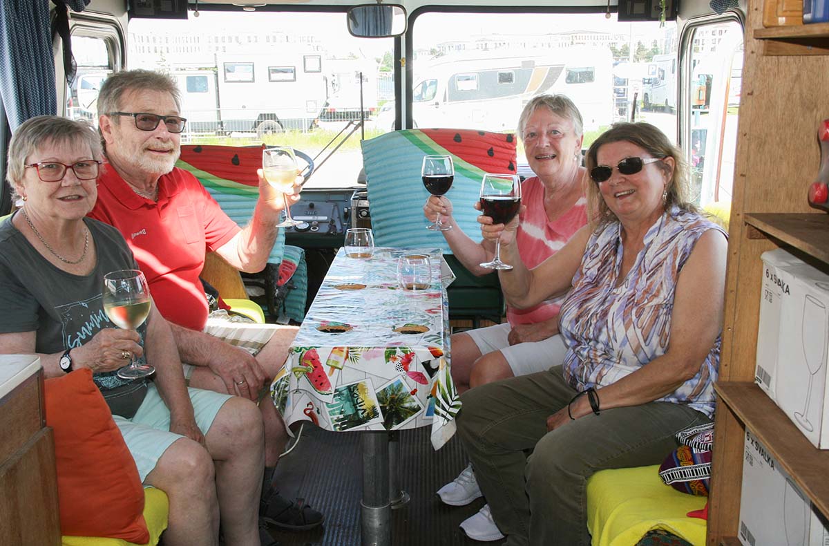 Weintour mit Oldtimerbus für 4 Rostock (4 Std.)