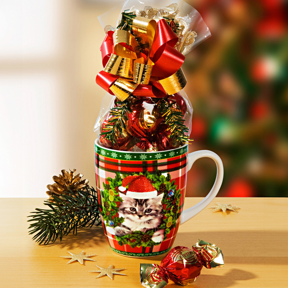 Kaffeebecher 'Weihnachtskätzchen' gefüllt mit Pralinen
