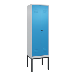 C+P Schwarz-Weiß-Spind Classic PLUS, Gestell, 2 Abteile, 2120x600x500mm, 7035/50 Front RAL 5012 Lichtblau Verschluss Sicherheits-Drehriegel