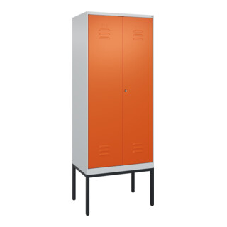 C+P Schwarz-Weiß-Spind Classic PLUS, Gestell, 2 Abteile, 2120x800x500mm, 7035/20 Front RAL 2004 Reinorange Verschluss Zylinderschloss