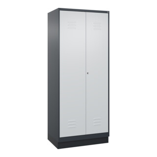 C+P Schwarz-Weiß-Spind Classic PLUS, Sockel, 2 Abteile, 1950x800x500mm, 7016/703 Front RAL 7035 Lichtgrau Verschluss Zylinderschloss