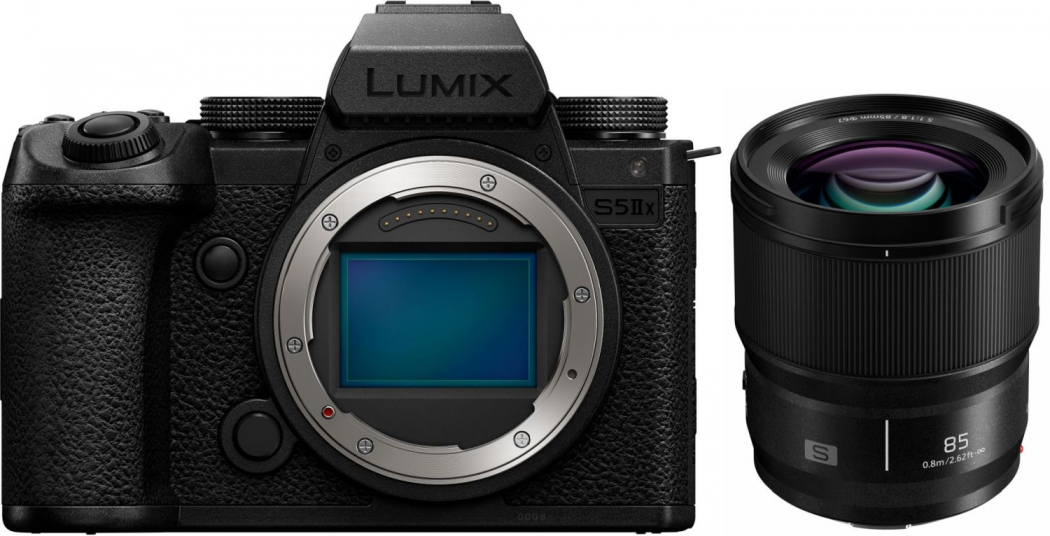 Panasonic DC-S5 II X + Panasonic Lumix S 85mm f1,8 - abzgl. 100,00€ Lumix S - Objektiv Herbst Aktion - abzgl. 100,00€ Lumix S WBW Herbst Aktion - abzgl. 600,00€ Lumix X-Mas Sofortrabatt Aktion