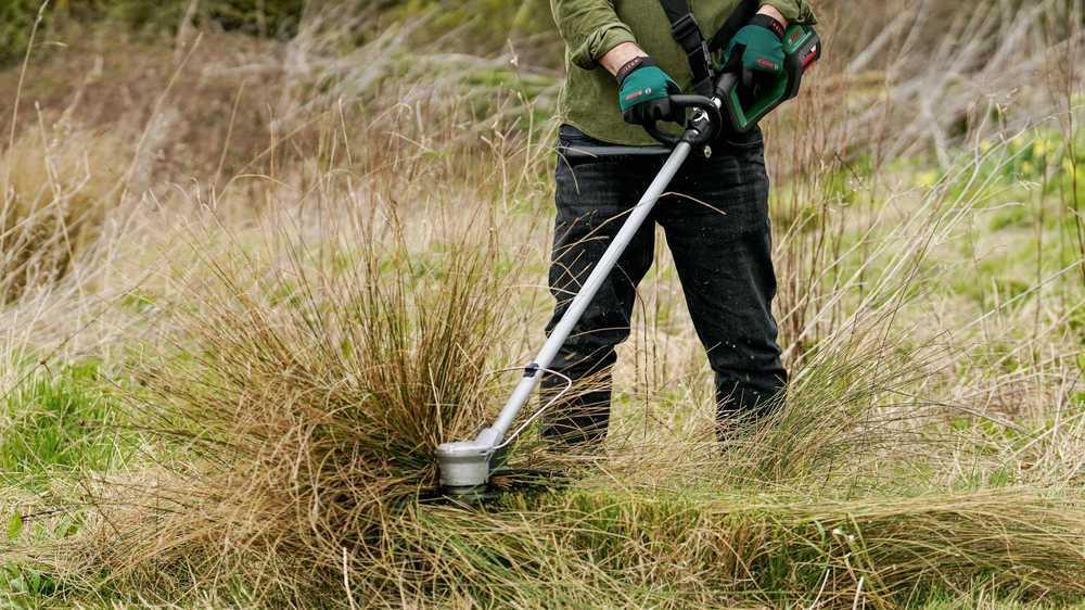 Bosch Home and Garden AdvancedBrushCut 36V-23-750 Akku Rasentrimmer inkl. Akku, inkl. Ladegerät, Tragegurt 36 V 2.0 Ah Schnittbreite (max.): 33 cm (06008C1K03)
