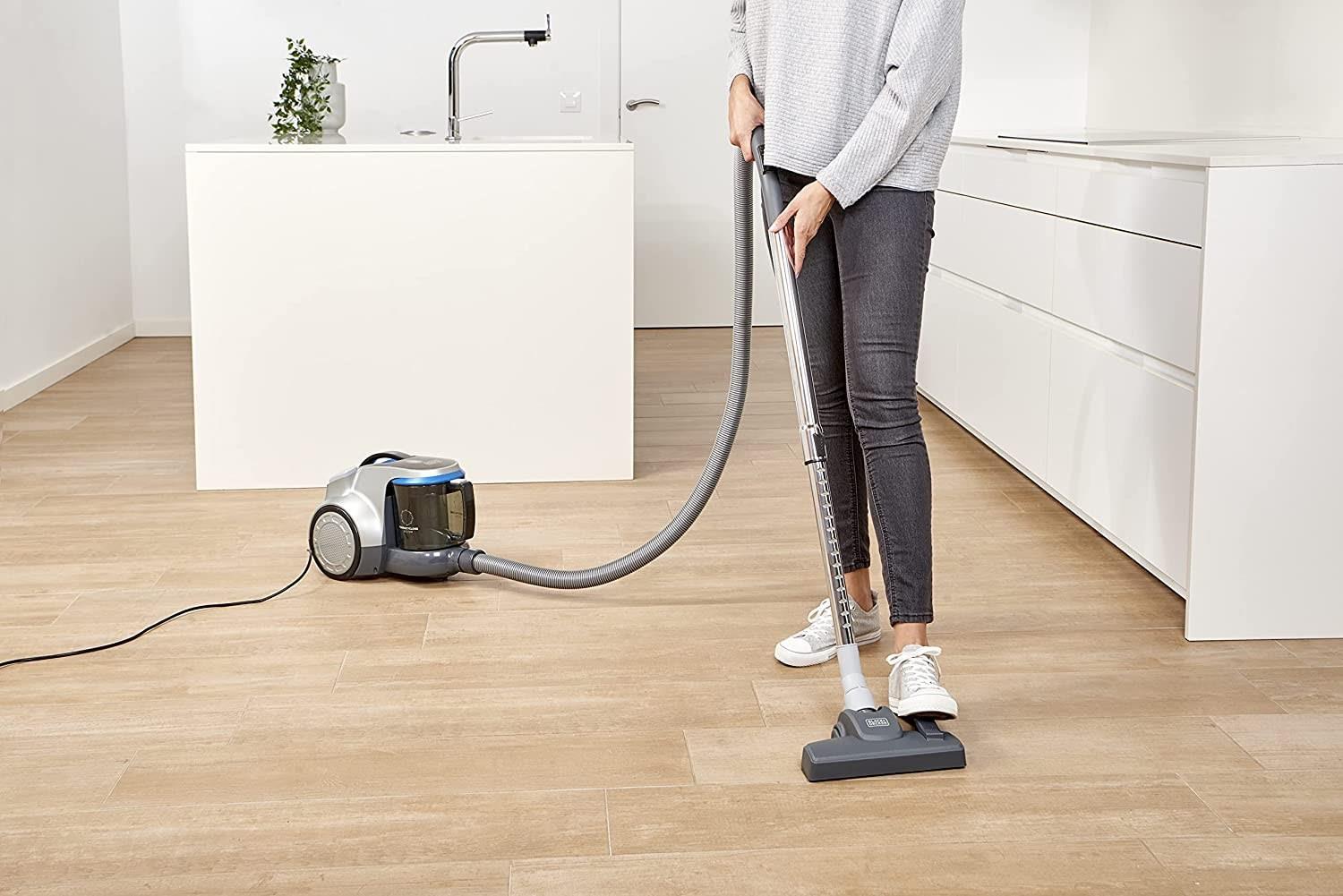Black & Decker BXVML700E Staubsauger 2 l Zylinder-Vakuum Trocken 700 W Beutellos (BXVML700E)