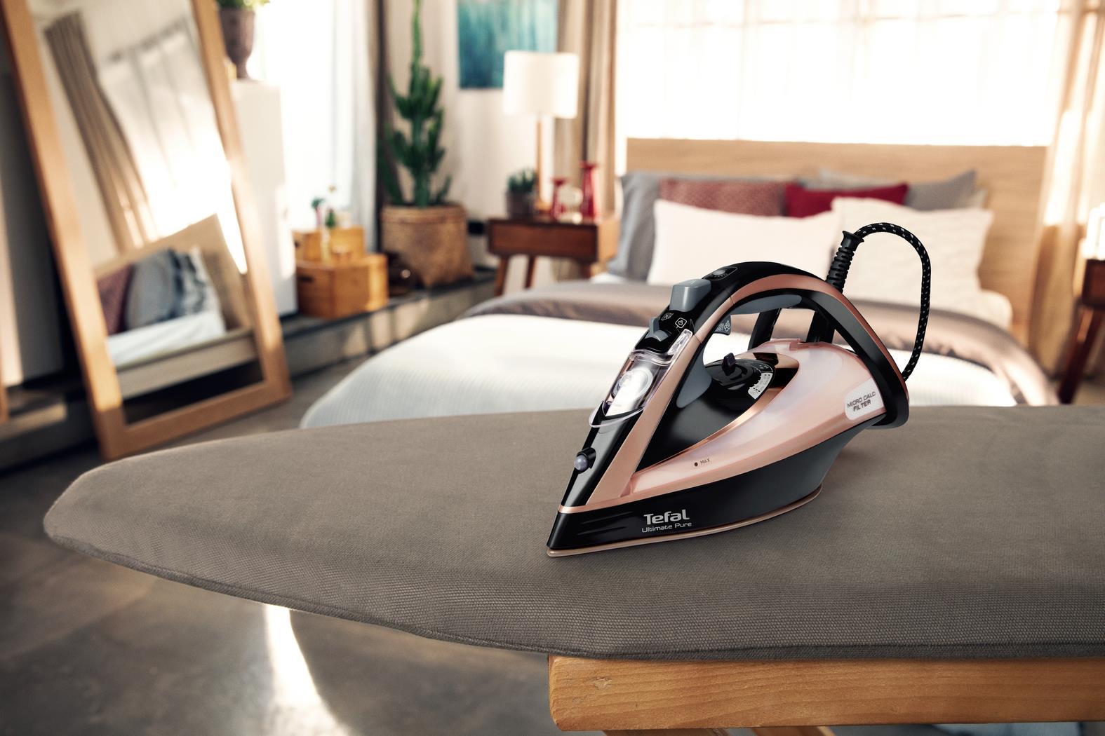 Tefal Ultimate Pure FV9845 Trocken- & Dampfbügeleisen Durilium Selbstreinigende Grundplatte 3100 W Schwarz - Kupfer (FV9845E0)