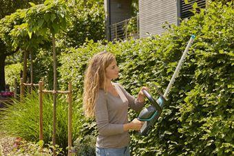 Gardena ComfortCut 50/18V Ready-To-Use Set - Heckenschere - schnurlos 2 Ah - 50cm - Zahnteilung: 20 mm - 3 kg (14730-20)