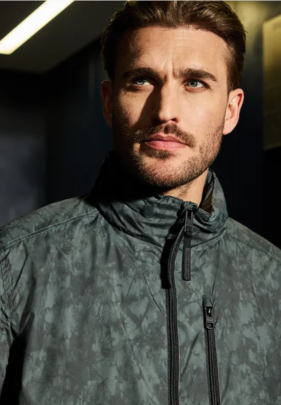 Bedruckter Windbreaker