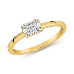 Goldring mit laborgezüchteten Diamanten