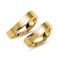 Trauringe aus Gold mit Brillant