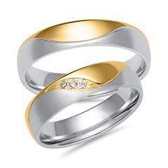 Eheringe aus Weiß- und Gelbgold mit 3 Diamanten