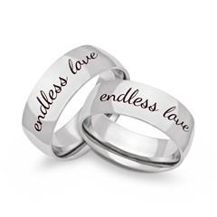 Glänzende Edelstahl Eheringe mit Lasergravur