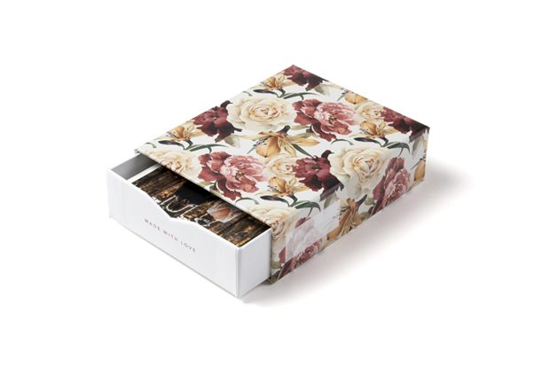 Bilderbox mit 100 Fotos im Design 'Made With Love'