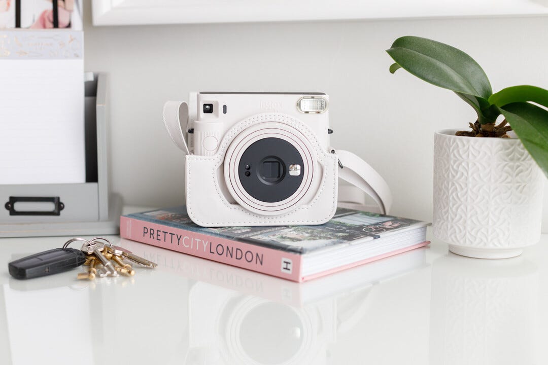 instax™ SQUARE SQ1 Kameratasche Chalk White