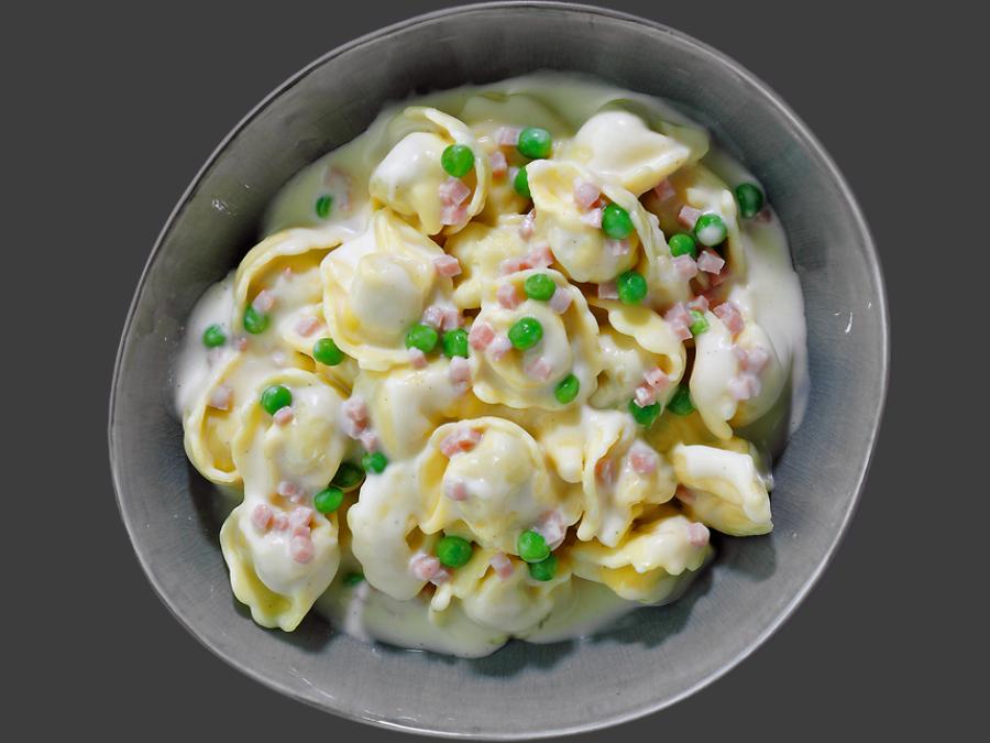 Tortellini in Schinken-Käse-Sauce