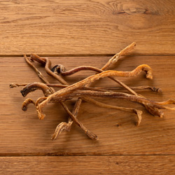 alsa-nature Lamm-Ziemer Kauartikel, 200 g, Länge: ca. 20 - 25 cm, Durchmesser: ca. 0,5 - 1 cm, Hundefutter