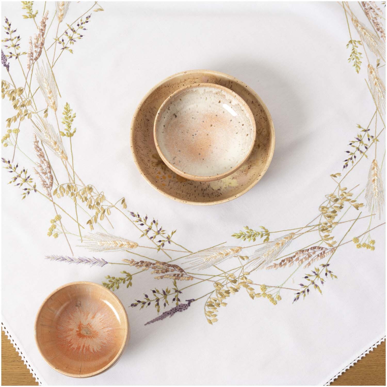 Stickpackung Tischdecke Gräserkranz 95x95cm