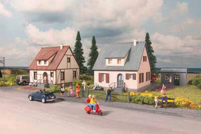 PIKO 61145 H0 2x Siedlungshäuser Neuburg + 1x Geräteschuppen