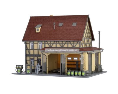 VOLLMER 43682 H0 Landmaschinen-Reparaturwerkstatt mit LED-Beleuchtung, Funktionsbausatz