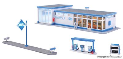 KIBRI 38544 H0 Historische ARAL Tankstelle inkl. LED-Beleuchtung, Funktionsbausatz