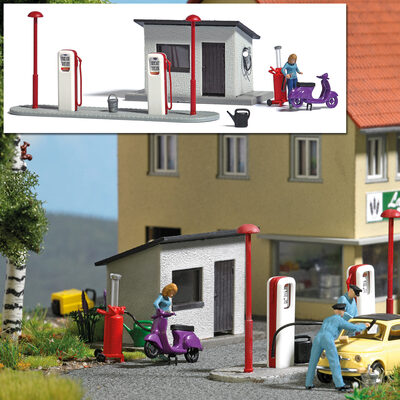 BUSCH 7832 H0 Action-Set: Tankstelle mit Motorroller