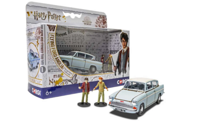 CORGI 80458587 1:43 Harry Potter Flying Ford Anglia with Harry Potter and Ron Weasley Figurines