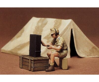 TAMIYA 300035074 1:35 Diorama-Set Zelt m. Funk
