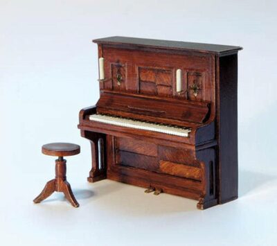 PLUS MODEL 322 1:35 Klavier