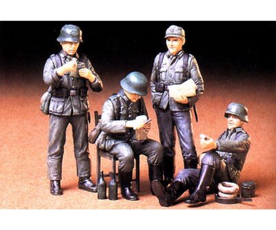 TAMIYA 300035129 1:35 WWII Fig.-Set Dt.Soldaten i.Ruhe(4)