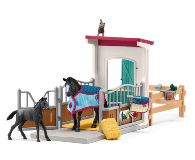 SCHLEICH 42611 Horse Club - Pferdebox mit Stute und Fohlen