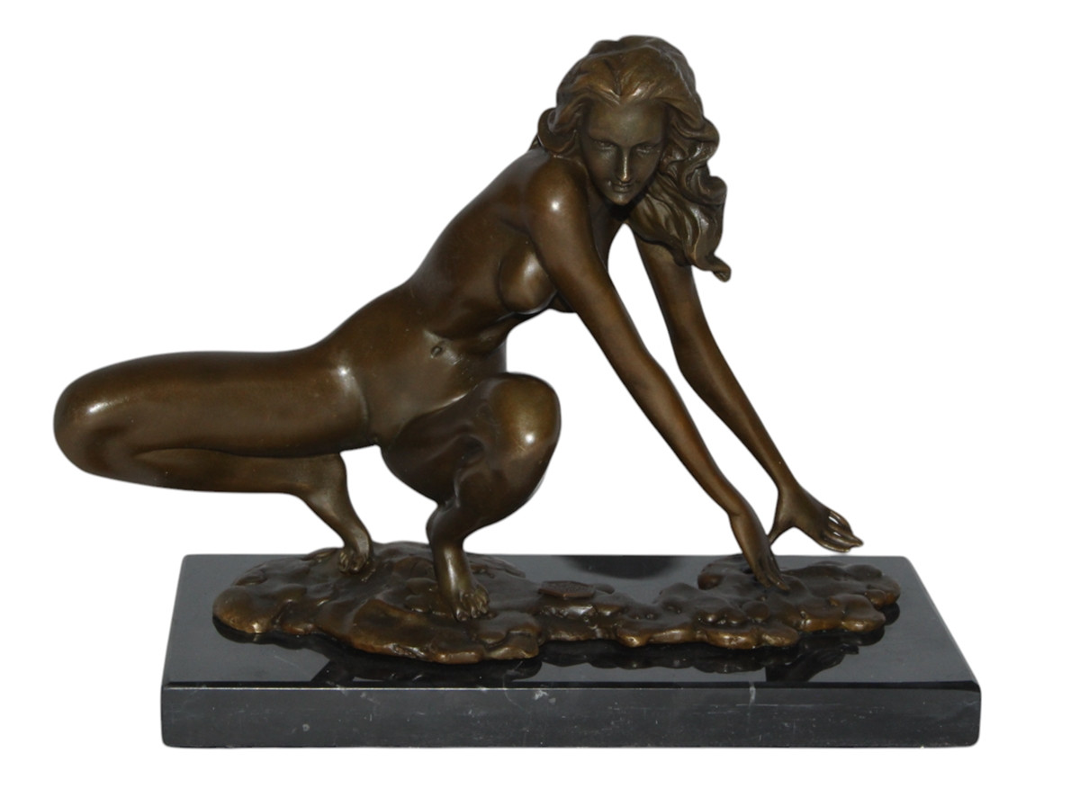 Bronzefigur Bronzeskulptur Frau Akt kniend auf Sockel Länge 24 cm Deko Bronze Figur Erotik