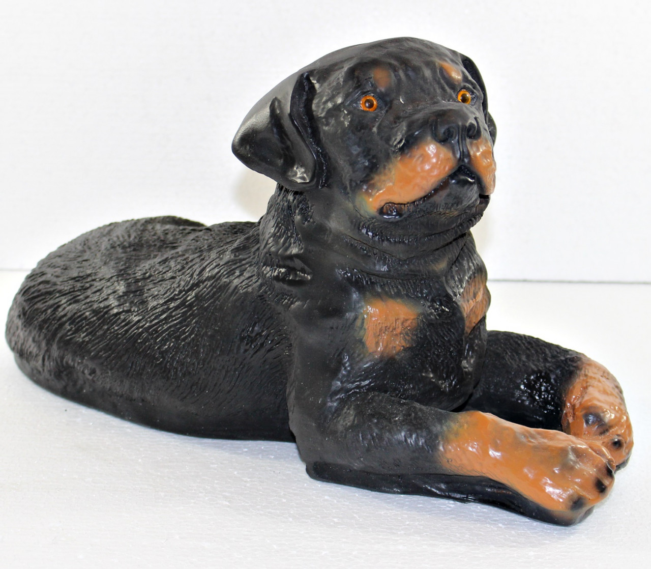 Dekorationsfigur Hund Rottweiler Welpe liegend H 20 cm Dekofigur aus Kunstharz