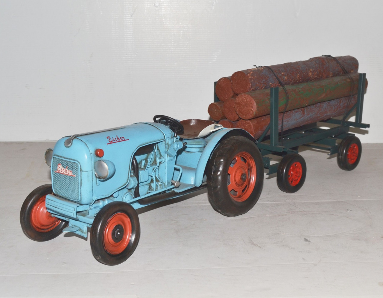 Blechtraktor Nostalgie Modellauto Oldtimer Marke Eicher Traktor Gespann mit Holzanhänger L 62 cm