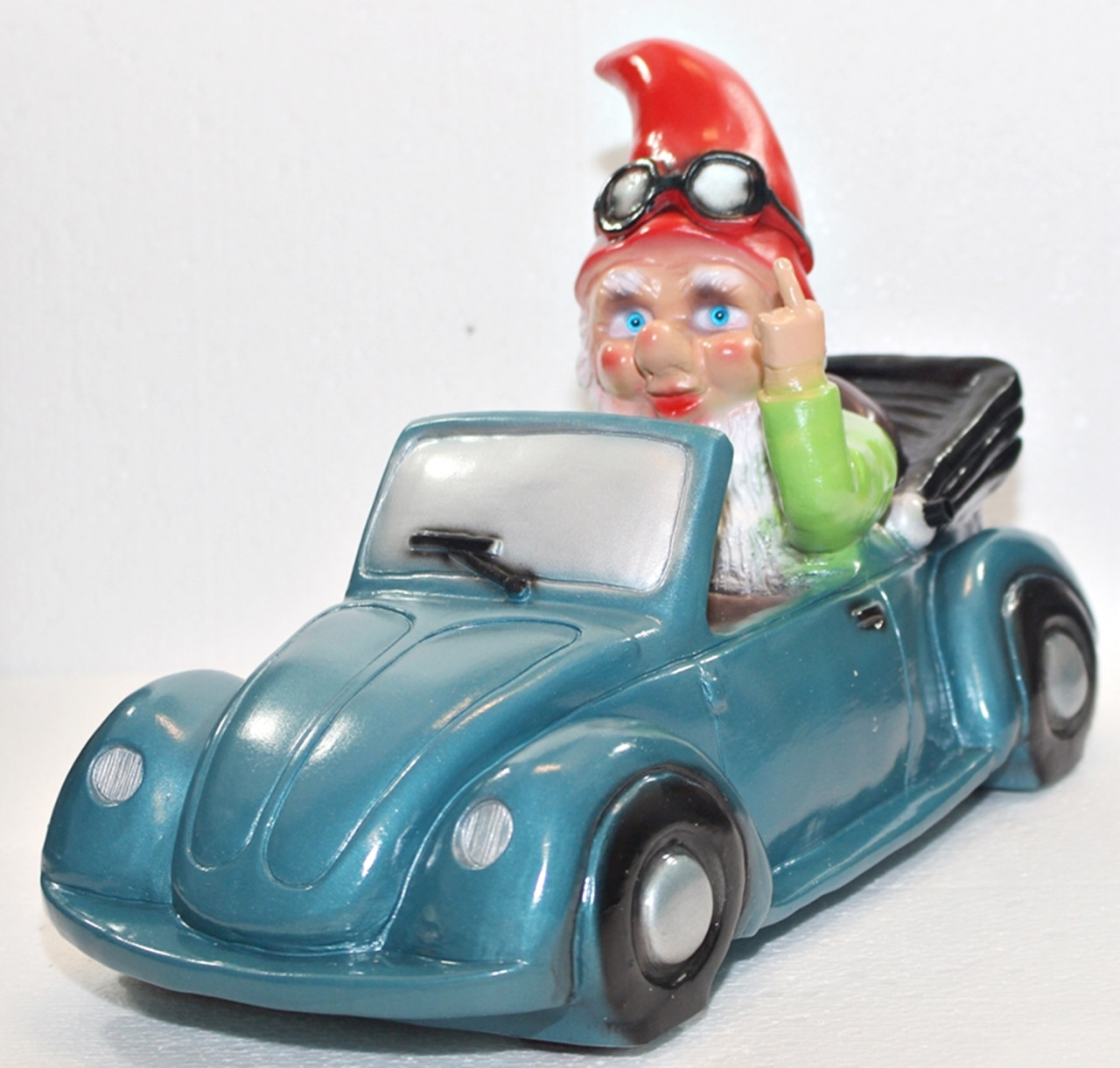 Gartenzwerg Verkehrsrowdy im Auto sitzend Stinkefigner H 23 cm Scherz Bewegungsmelder Pfeifen