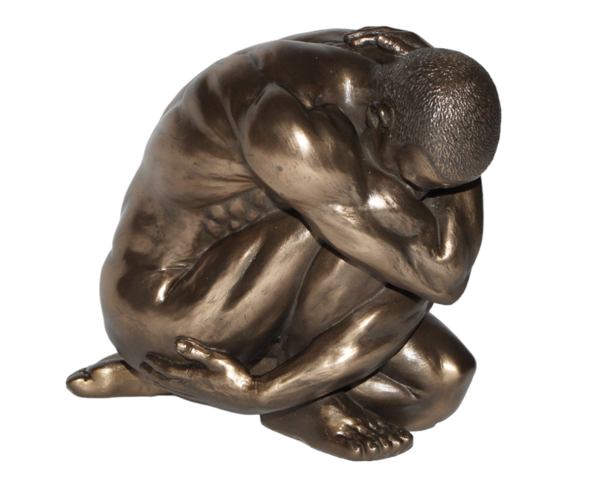 Deko Figur Body Talk Kollektion Nackter Mann kniend H 15 cm Bodybuilder Arme umschlungen Skulptur