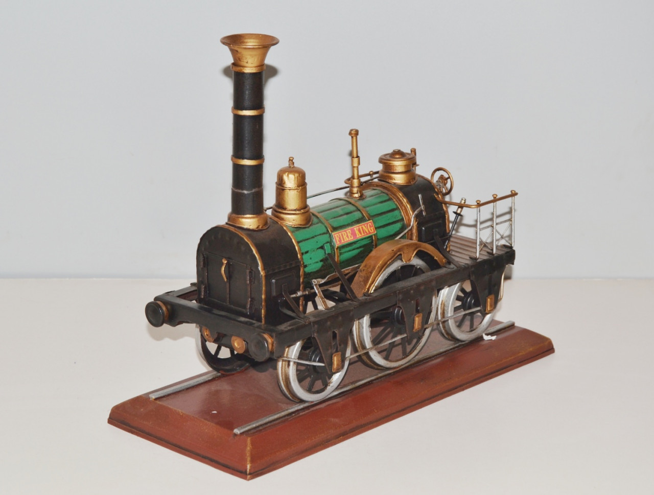 Blechmodell Nostalgie Modell Dampflok Oldtimer Dampflokomotive Fire King Modell aus Blech L 30 cm
