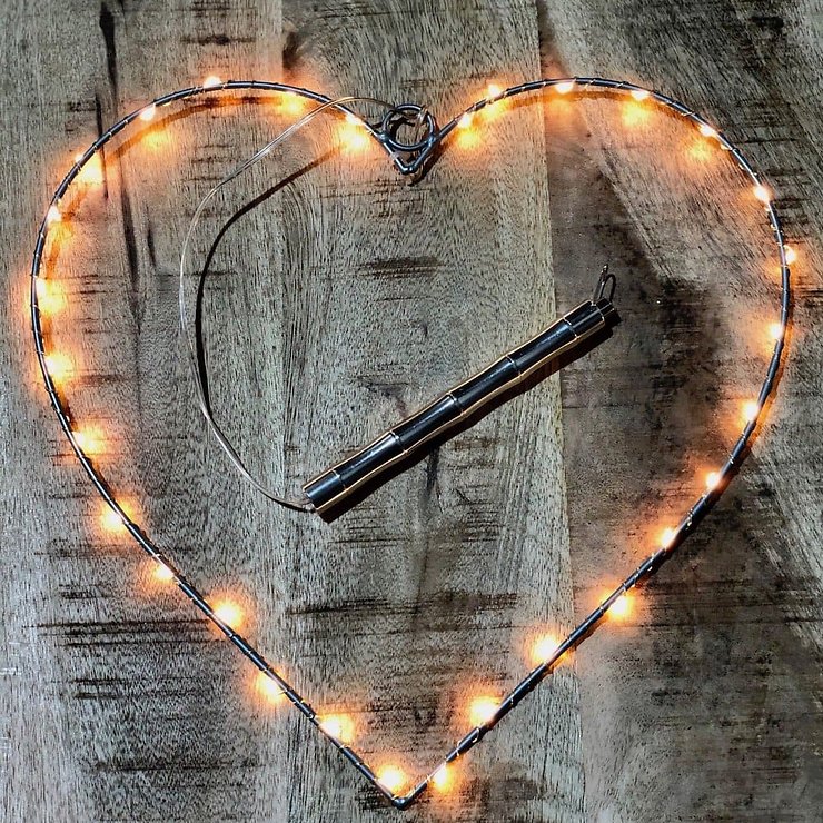 Lights4Christmas LED-Herz 30 LED warmweiss 30 cm batteriebetrieben silber