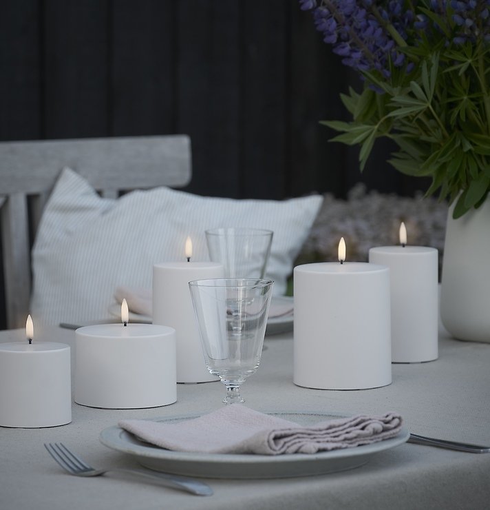 UYUNI Lighting LED Kerze PILLAR 10,1 x 12,8 cm weiß außen