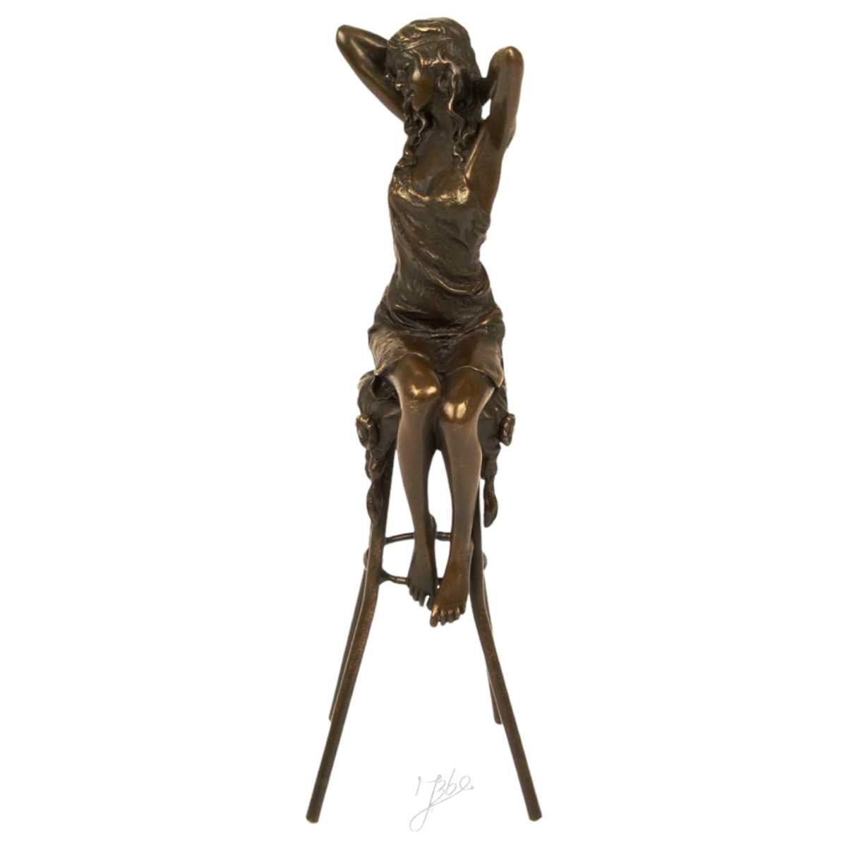 Bronzeskulptur Bronzefigur Frau auf Barstuhl Barhocker bunt Art-Deco-Stil