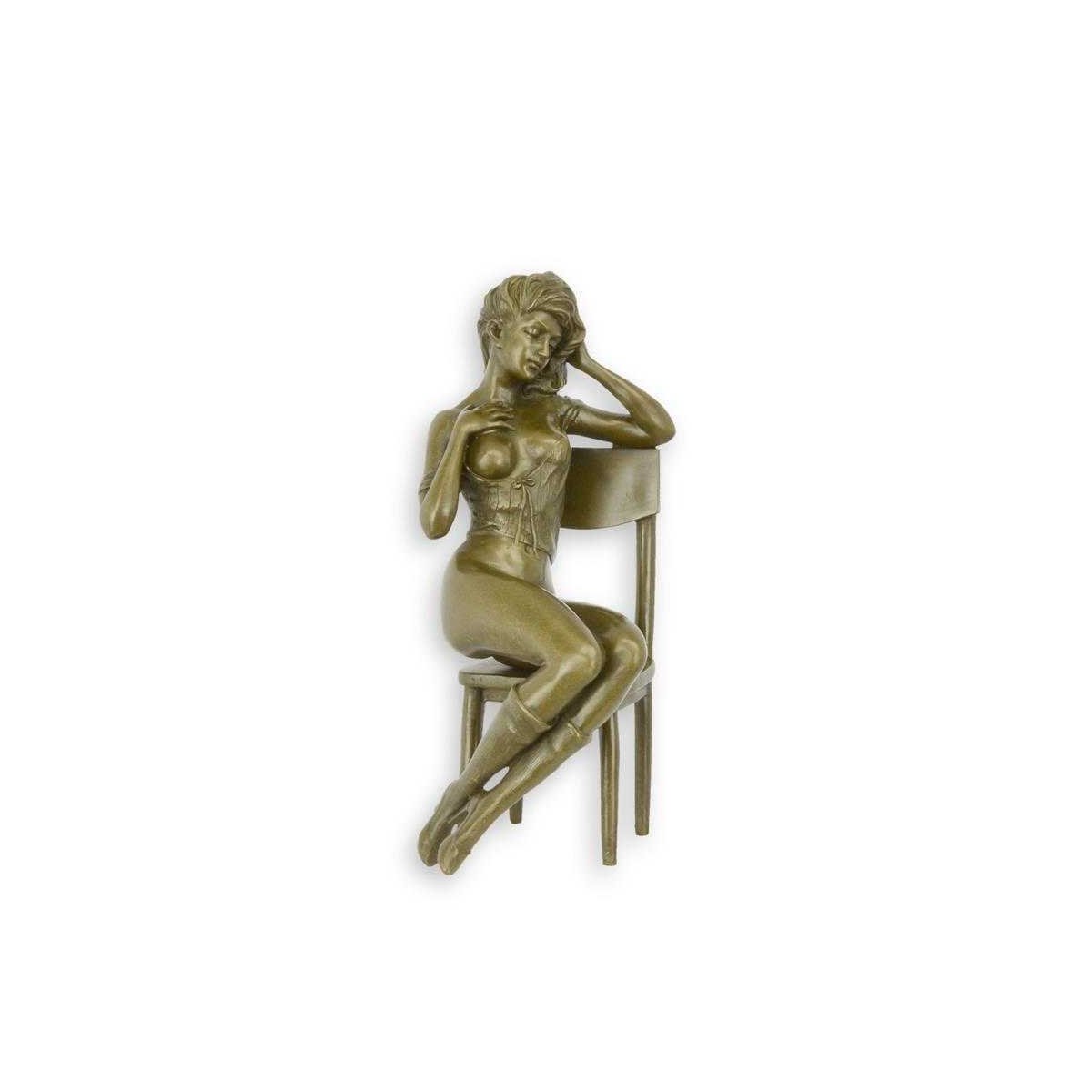 Bronzeskulptur Bronzefigur Frau auf Stuhl Erotik