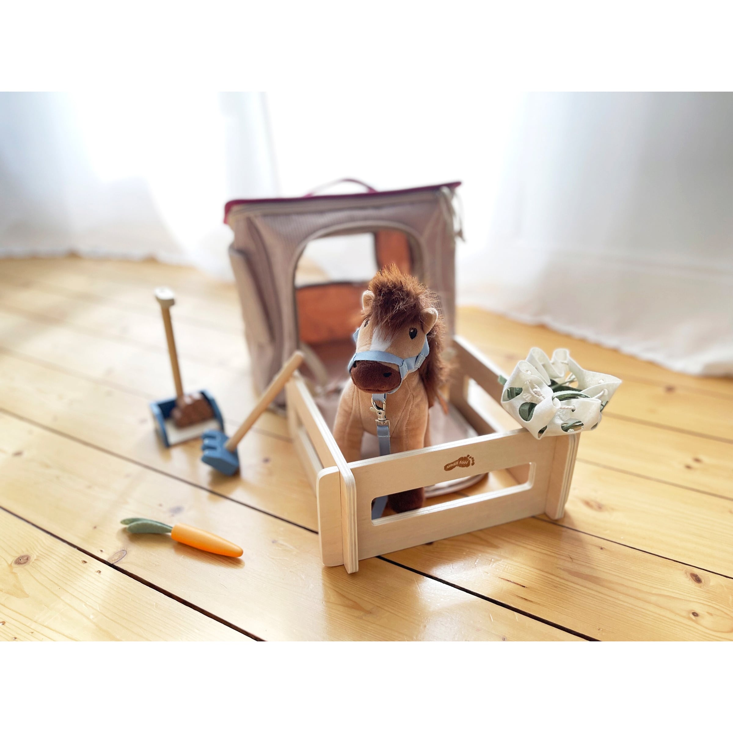 Small Foot Spielset Pferd mit Stall und Zubehör in der Tasche