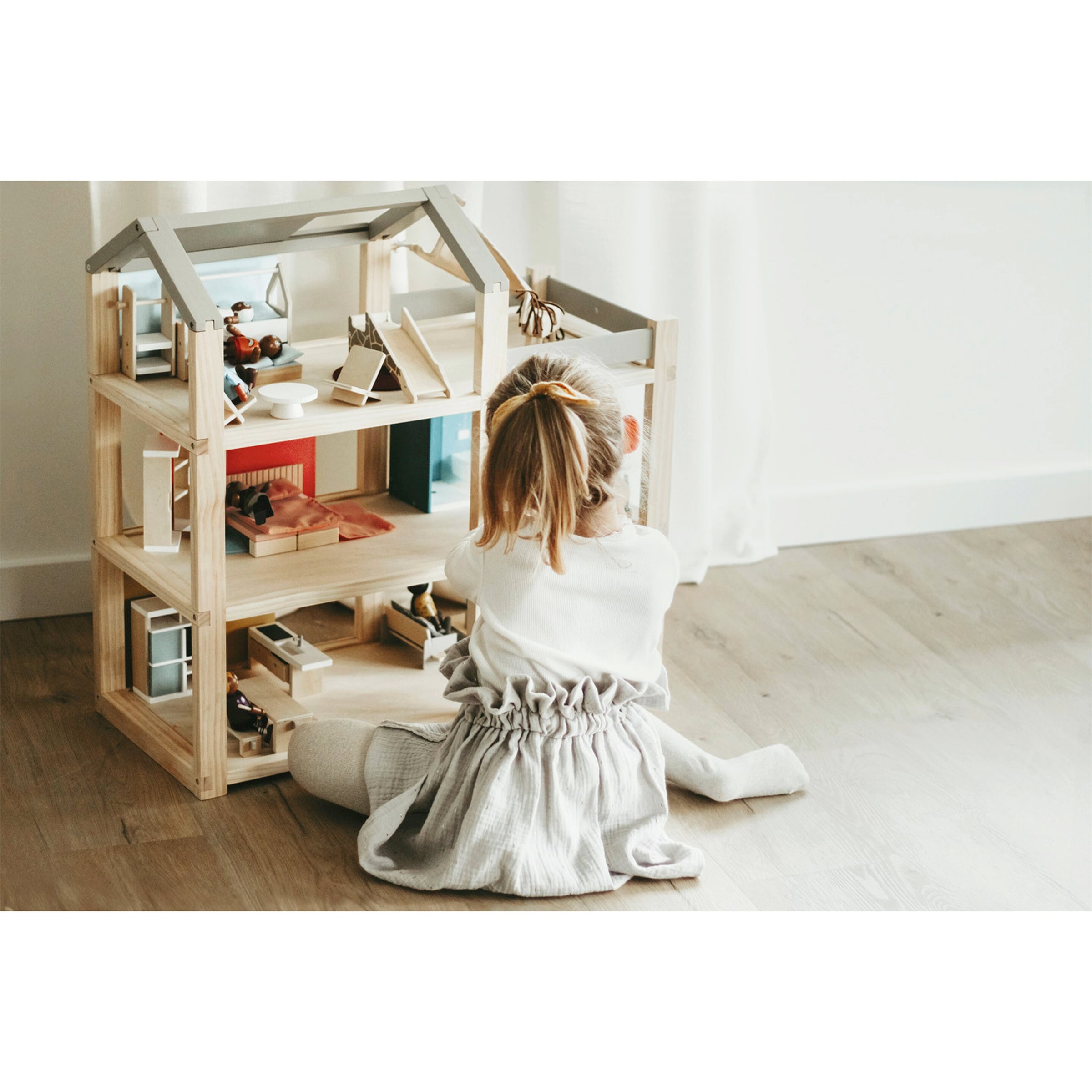 Small Foot Puppenhaus Natur mit Möbel