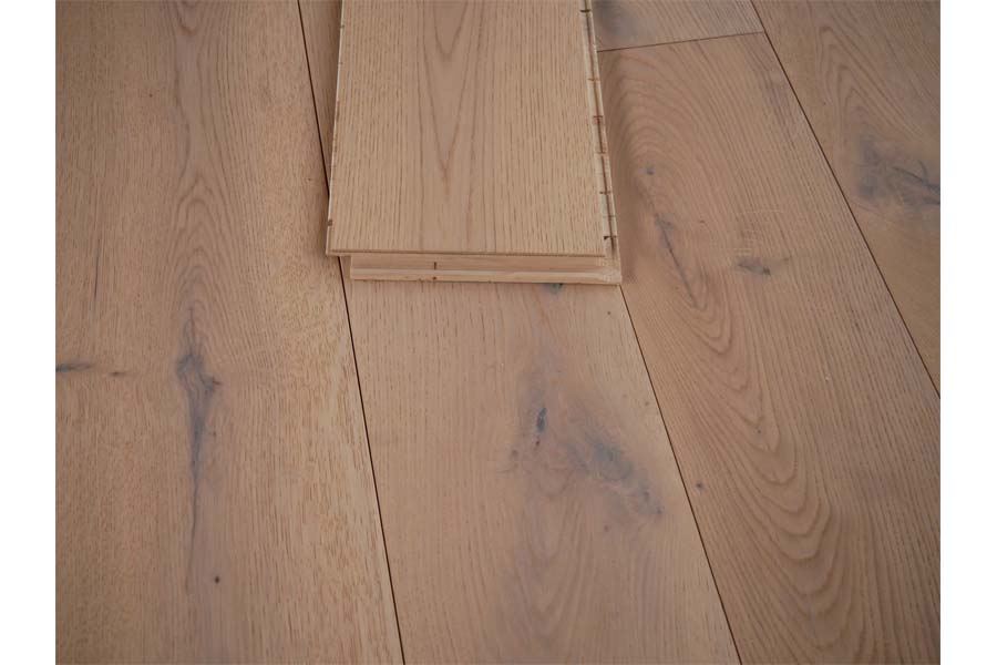 Eiche Parkett, Landhausdiele, Country, gebürstet, geräuchert, weiß geölt, 14 x 190 x 1900 mm, 3 mm Nutzschicht  (2,888 m² pro Paket)