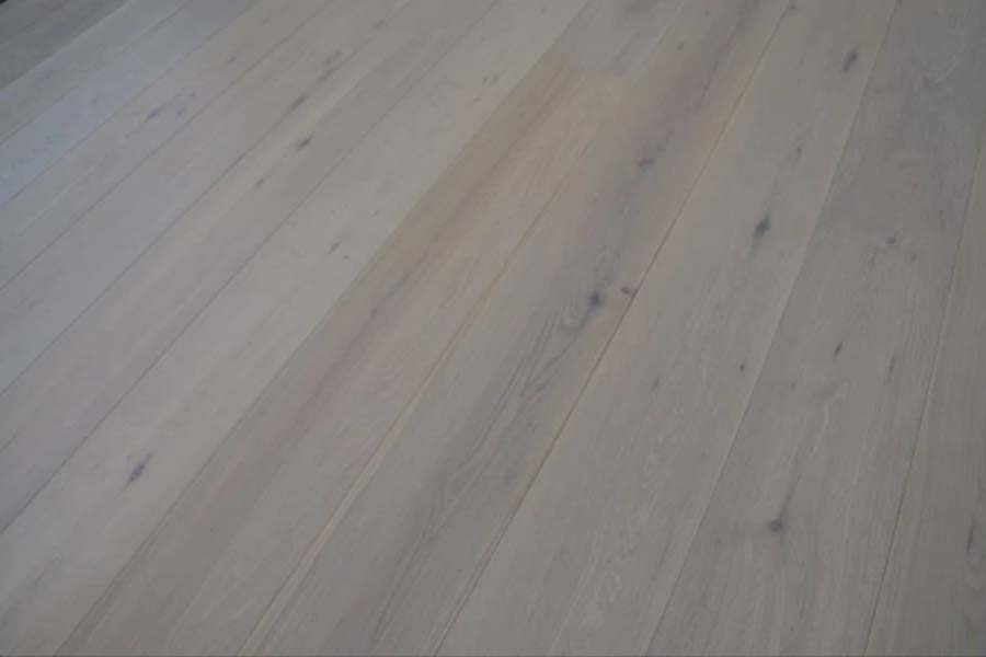 Parkett Eiche Landhausdiele, gebürstet, weiß geölt 14 x 190 x 1900 mm (2,888 m² pro Paket)