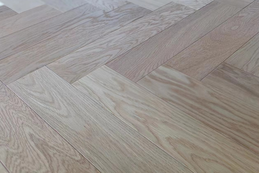 Eiche Parkett, Fischgrät, gebürstet und geölt 14 (S) x 90 (B) x 450 mm (L), Sortierung natur (1,62 m² / Paket)