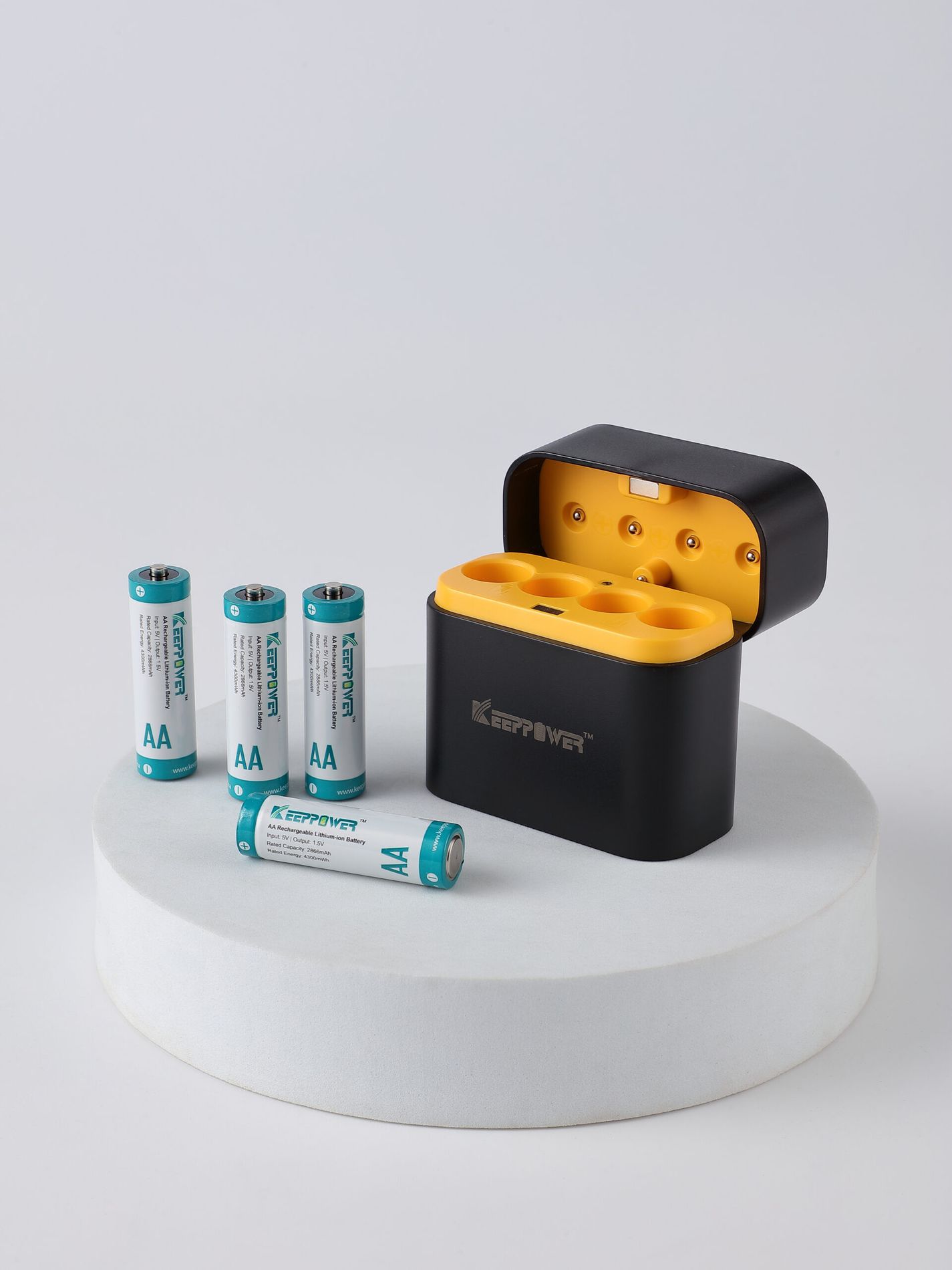 Keeppower I4 Ladegerät mit 4× 1,5V AA Li-Ion-Akkus (4300mWh) – USB-C Eingang, kompakte Lösung für zuverlässige Energie, Perfekt für den Alltag, Ladegerät & Akkus in einem Set