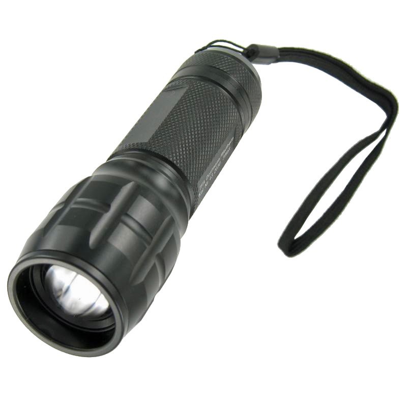 LED Taschenlampe bis 120 Meter Leuchtweite inkl. Batterien