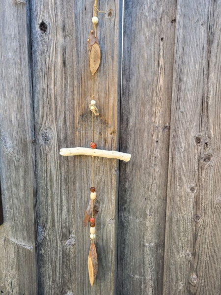 Boho-Hänger Modell C, Treibholz, Federn, Holzscheiben