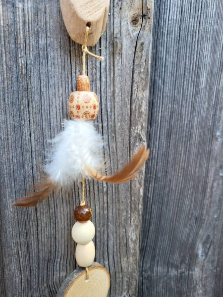 Boho-Hänger Modell D, Treibholz, Federn, Holzscheiben